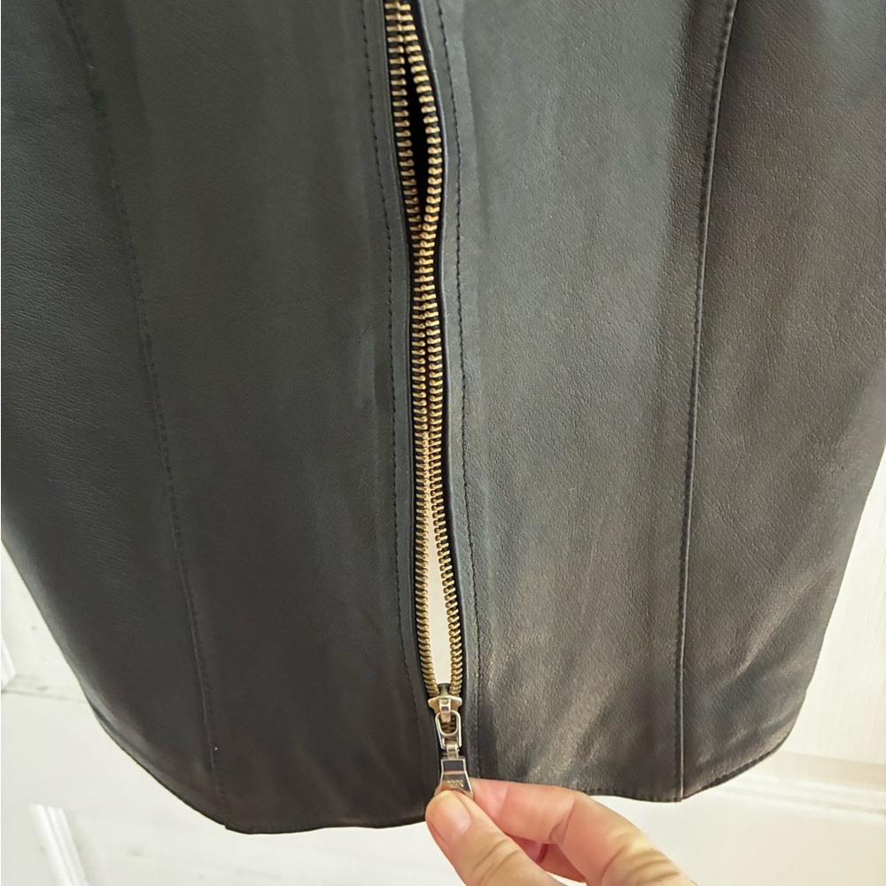 Black Leather vest Size Medium - Picture 3 of 5